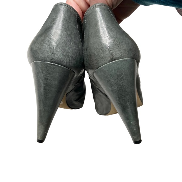 VINCE CAMUTO Leather Ankle Boots Ruched Open Toe Heeled Zipper Gray Size 8B - Picture 9 of 11
